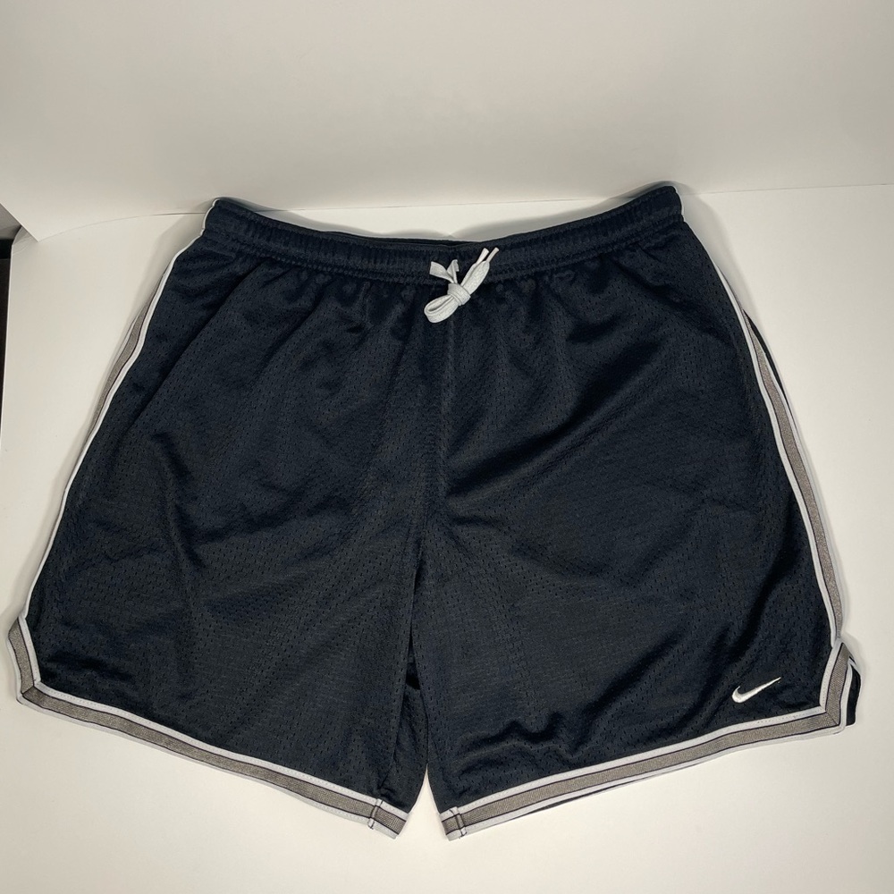 Vintage Y2K 2000s Nike Mesh Shorts  • Size M